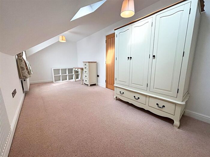 5 Bedroom Semi-detached House To Rent In Marsland Road, Sale, M33