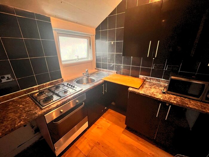 3 Bedroom Flat To Rent In Mackintosh Place, Cardiff, CF24