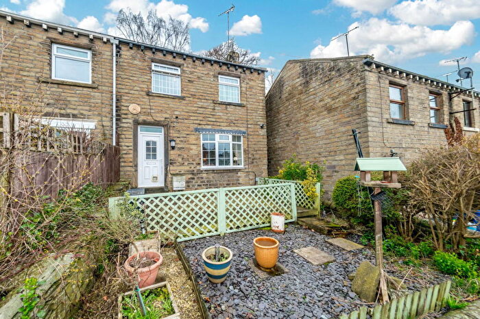 2 Bedroom End Of Terrace House For Sale In Penistone Road, Kirkburton, Huddersfield, HD8