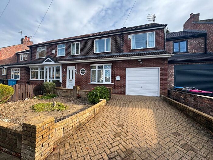 4 Bedroom Semi Detached House For Sale In Glen Avenue, Worsley, M28