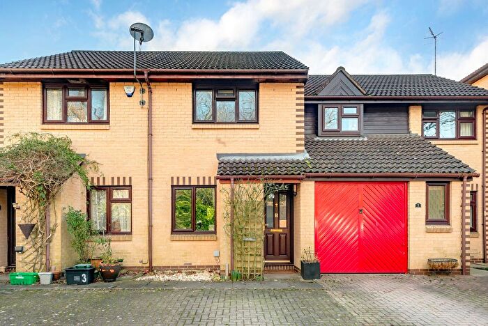 2 Bedroom Terraced House For Sale In Canons Close, Reigate, RH2