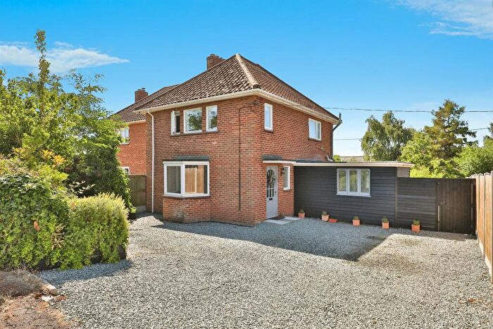 3 Bedroom Semi-Detached House For Sale In Sir Edward Stracey Road, Rackheath, Norwich, NR13