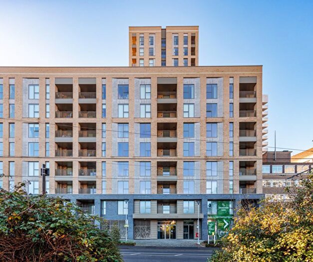 2 Bedroom Flat To Rent In West Heights, Addiscombe Oaks, Croydon, CR0