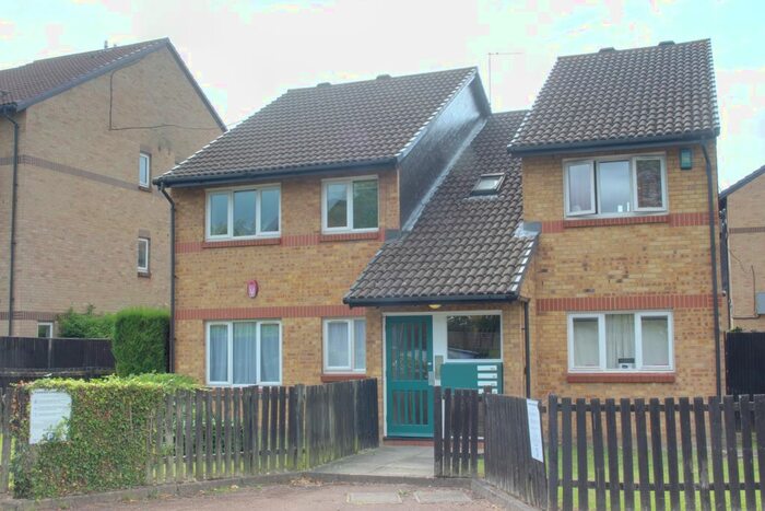 1 Bedroom Flat To Rent In Dickensons Lane, London, SE25