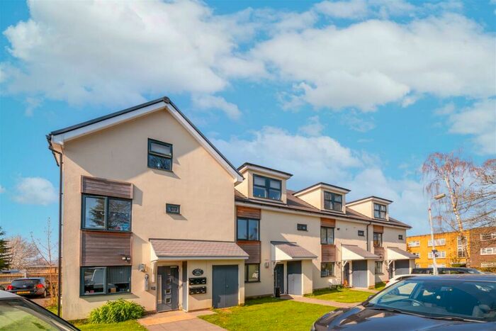 1 Bedroom Apartment To Rent In Applewood House, Firs Close, Caterham, CR3