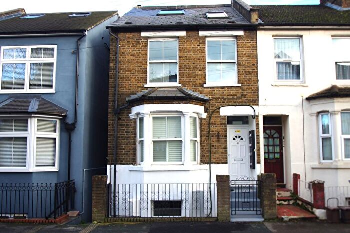 Studio To Rent In Gladstone Road, Watford, WD17