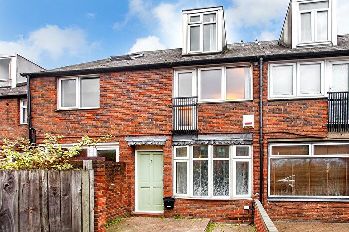 4 Bedroom Terraced House To Rent In Copenhagen Street, Kings Cross, N1