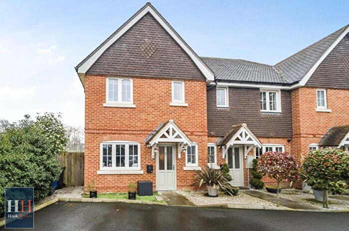 3 Bedroom End Of Terrace House For Sale In Shapley Grange, RG27