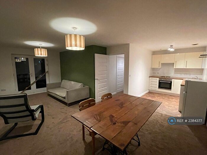 2 Bedroom Flat To Rent In Eyres Mill Side, Leeds, LS12