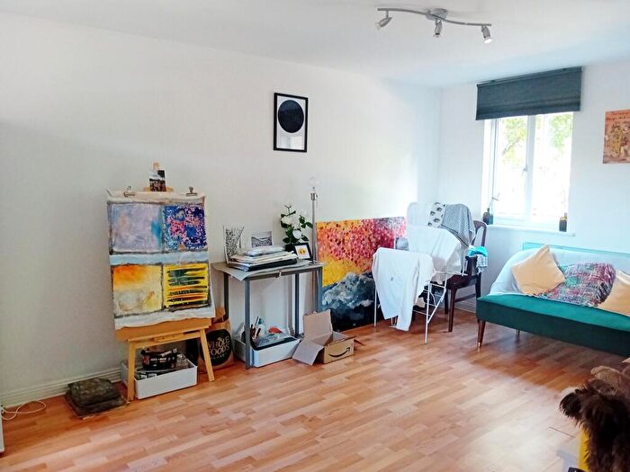 1 Bedroom Flat To Rent In Tallis Court, RM2