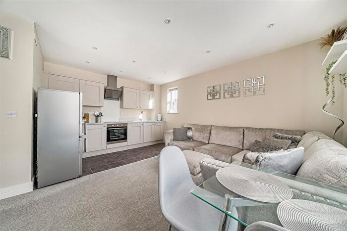 1 Bedroom Flat For Sale In Knowle Avenue, Knowle, Hampshire, PO17