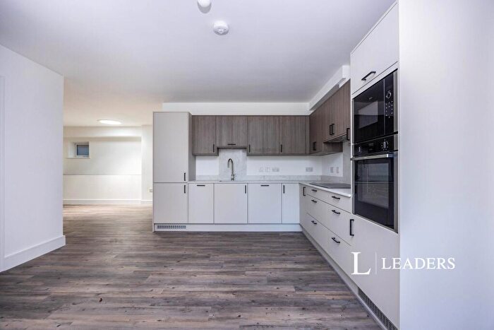 2 Bedroom Flat To Rent In Burrows Lane, GU5