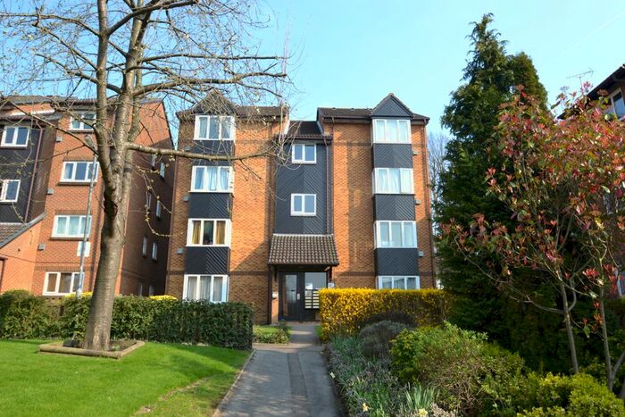 Studio To Rent In Saxon Close, Surbiton KT6