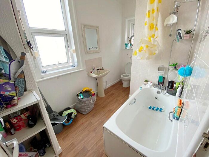 1 Bedroom Apartment For Sale In Elm Grove, Southsea, Hampshire, PO5