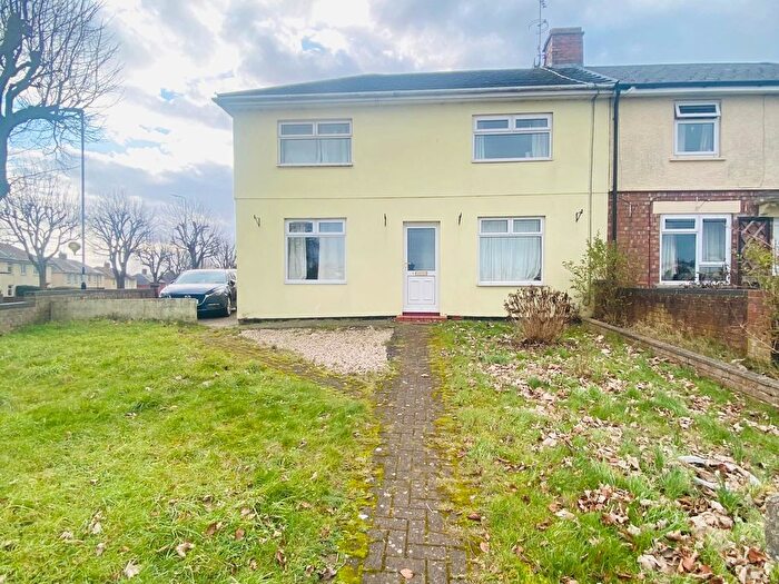 3 Bedroom Semi-Detached House To Rent In The Circle, Swindon, SN2