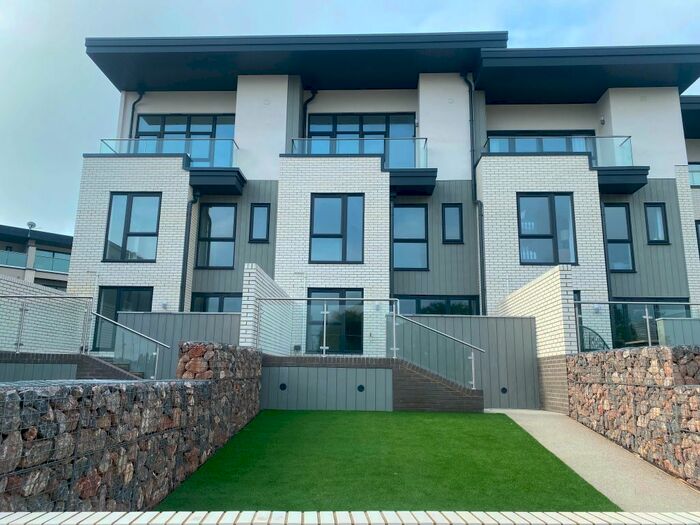 5 Bedroom Town House To Rent In Breakwater Way, Sandown, PO36