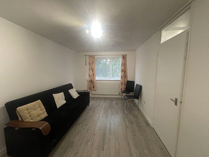 1 Bedroom Flat To Rent In Huxley Close, Northolt, UB5