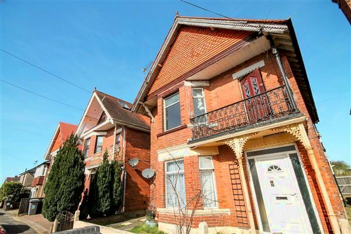 2 Bedroom Flat To Rent In Markham Road, Charminster, BH9