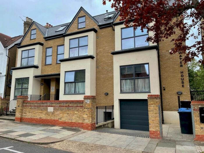 3 Bedroom Flat To Rent In Stonard Road, London, N13