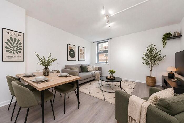 2 Bedroom Apartment To Rent In Kingsland Green, Dalston, London, E8