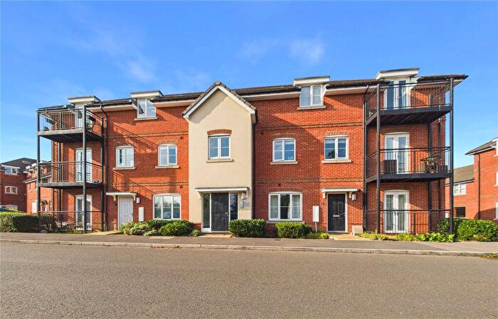 1 Bedroom Apartment For Sale In Hayes Drive, Three Mile Cross, Reading, Berkshire, RG7