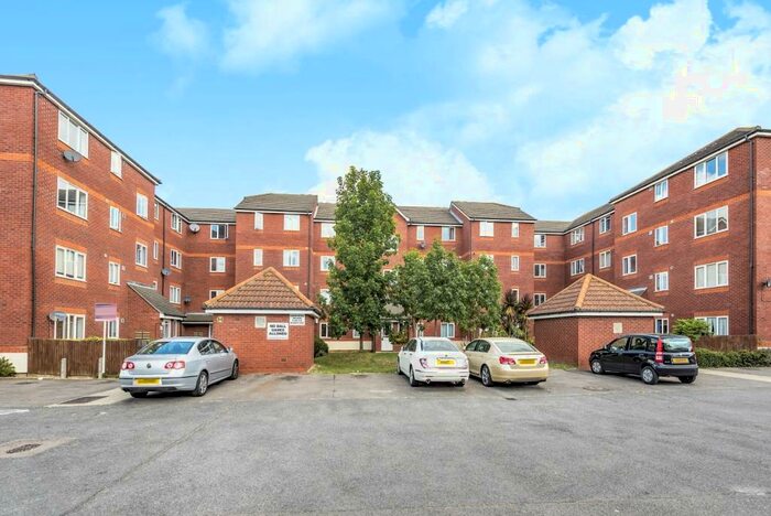 1 Bedroom Flat To Rent In Harlinger Street London, SE18