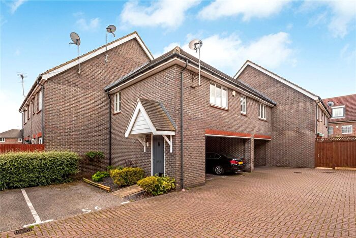 2 Bedroom Flat For Sale In Baker Crescent, West Dartford, Kent, DA1