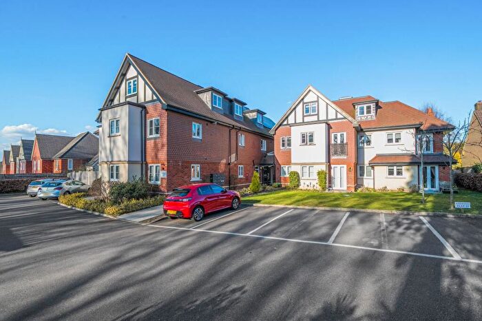 2 Bedroom Flat For Sale In Limpsfield Road, Warlingham, CR6