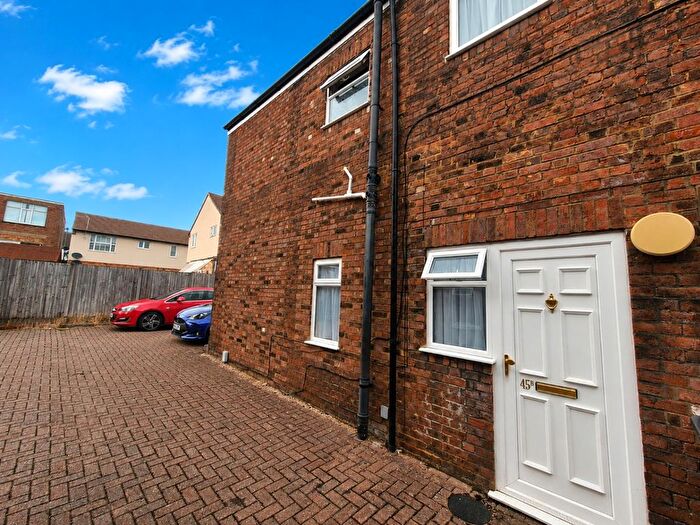 2 Bedroom Terraced House For Sale In Reginald Street, Luton, Bedfordshire, LU2