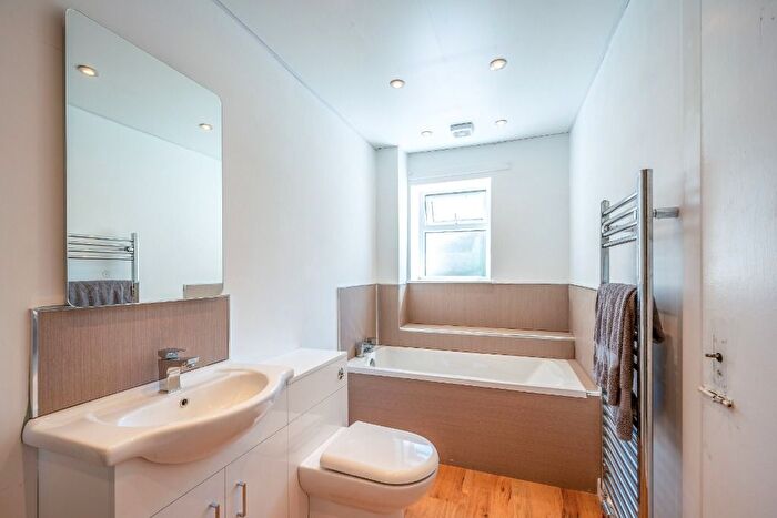 2 Bedroom Cottage To Rent In Main Street, Upper Largo, KY8