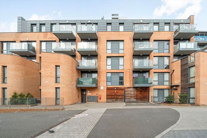 2 Bedroom Flat To Rent In Baltic Avenue, Brentford, TW8