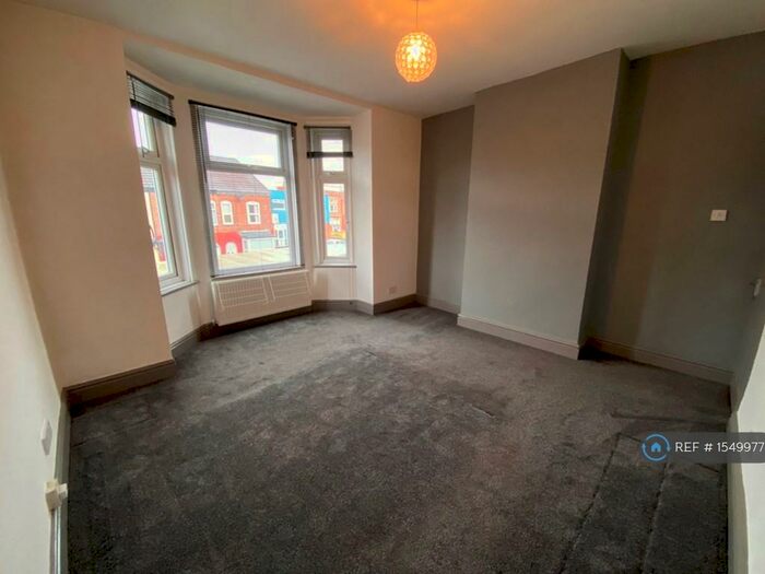 1 Bedroom Flat To Rent In Levenshulme, Manchester, M19