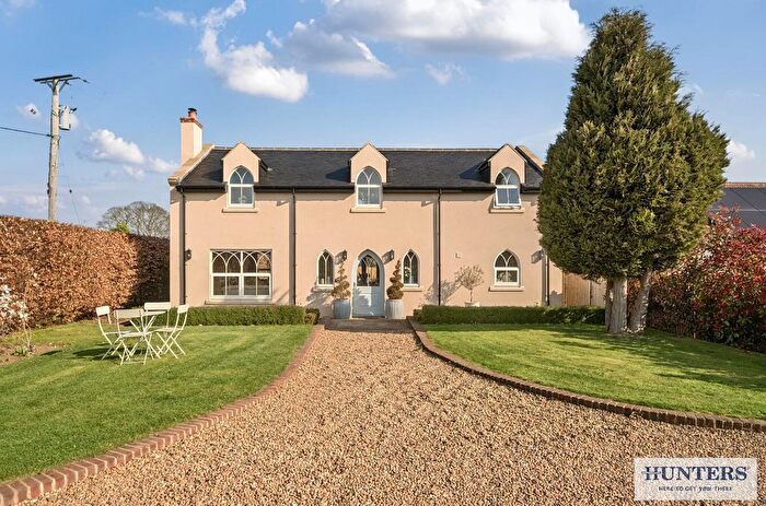 3 Bedroom Detached House For Sale In Middlefield Lane, Kirk Smeaton, WF8