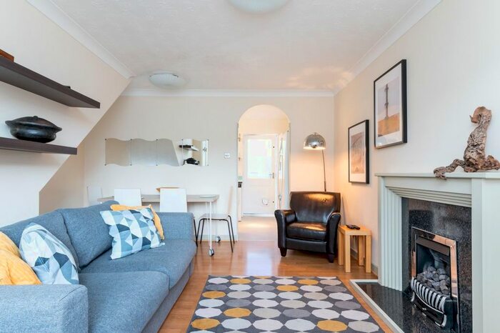 2 Bedroom Flat To Rent In Scaife Gardens, York, YO31