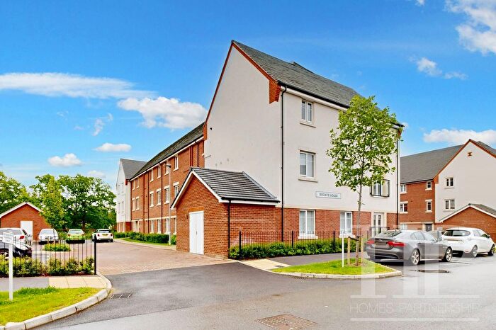 2 Bedroom Flat To Rent In Cornwell Avenue, Crawley, RH10