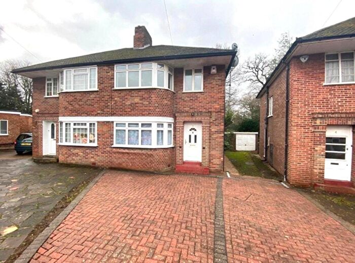 3 Bedroom House To Rent In Peters Close, Stanmore, HA7