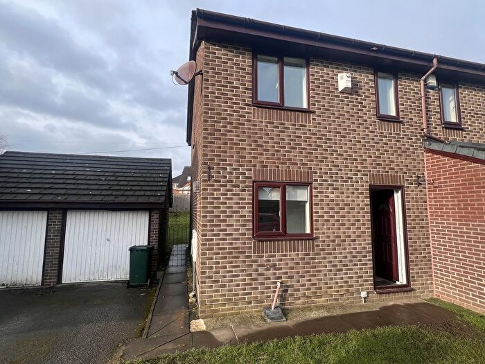2 Bedroom Semi-Detached House To Rent In Cambrian Bar, Bradford, West Yorkshire, BD12