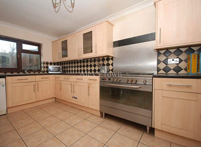 6 Bedroom Flat To Rent In Powerscroft Road, Lower Clapton, E5