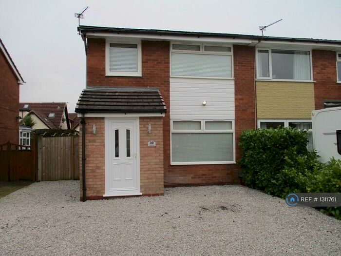 3 Bedroom Semi-Detached House To Rent In Castle Croft, Bolton, BL2