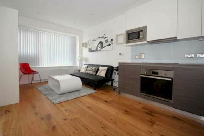 Flat To Rent In Central House 3, Lampton Road, Hounslow, TW3