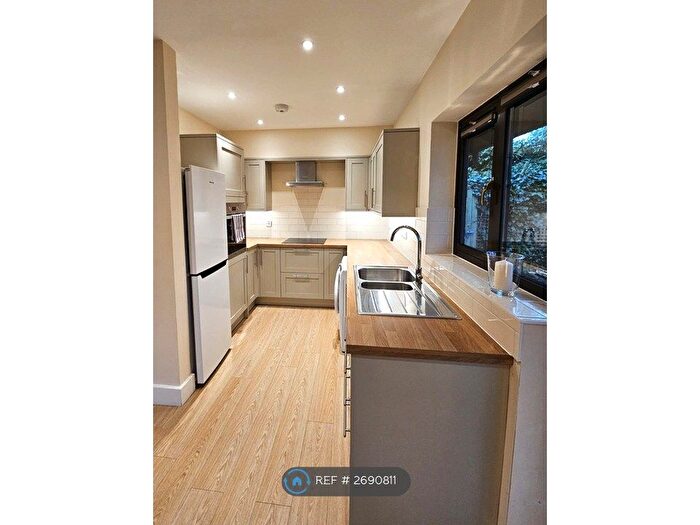 2 Bedroom Flat To Rent In Claverton Court, Chester, CH4