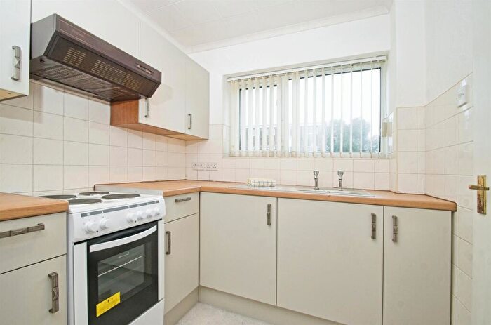 2 Bedroom Flat For Sale In Curlew Close, Cardiff, CF14