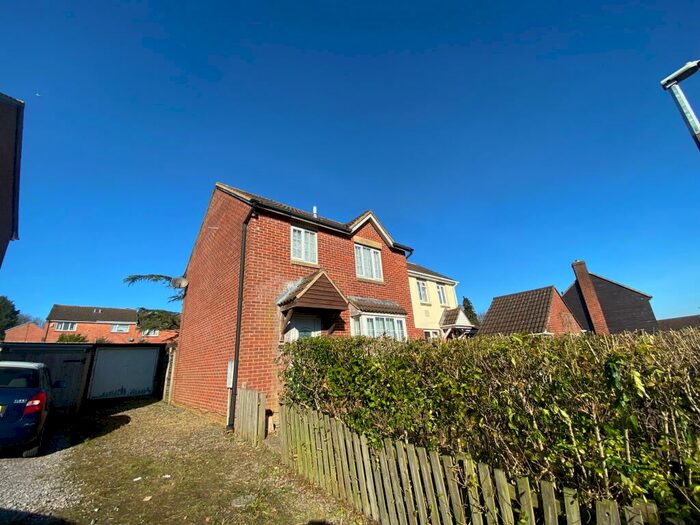 3 Bedroom Semi-Detached House To Rent In Goldsborough Close, Eastleaze, Swindon, SN5