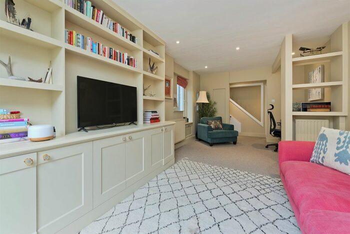 2 Bedroom Flat To Rent In St. Helens Gardens, London, W10