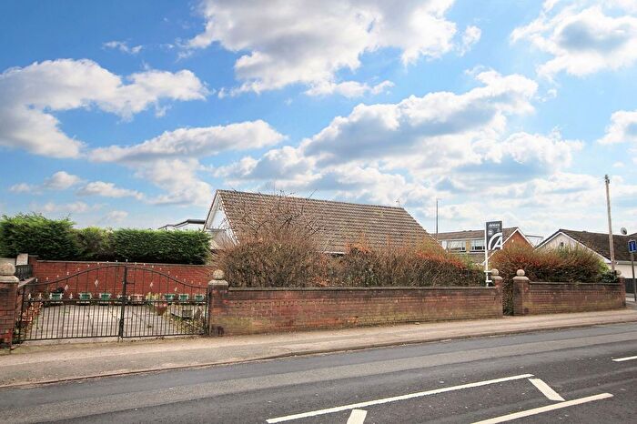 2 Bedroom Detached Bungalow For Sale In Annette Avenue, Newton-Le-Willows, WA12