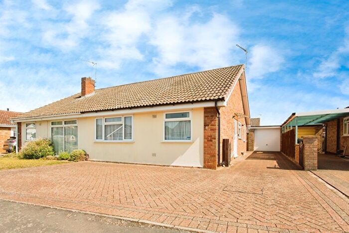 2 Bedroom Semi-detached Bungalow For Sale In Andrew Road, Newmarket, CB8
