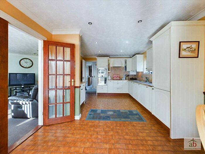 5 Bedroom Link Detached House For Sale In Heathfield, Martlesham Heath, IP5