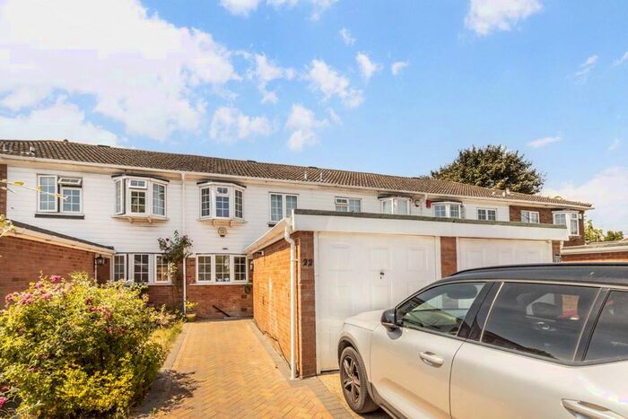 3 Bedroom Terraced House To Rent In Queensbridge Park, Isleworth, TW7