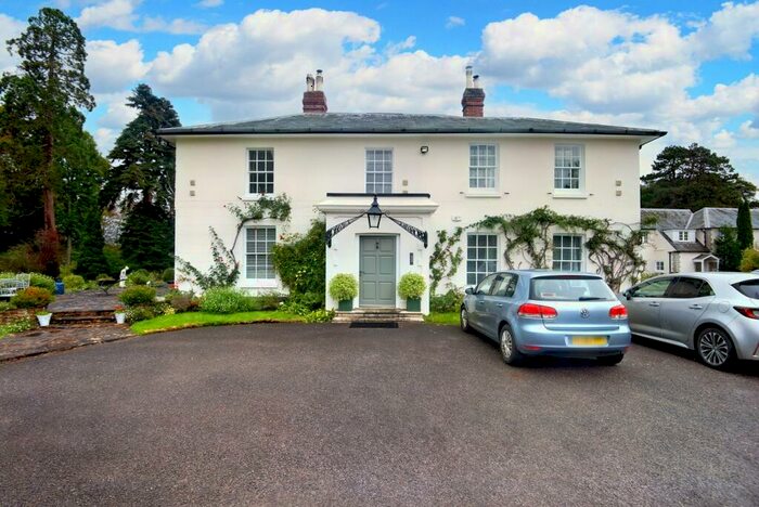 3 Bedroom Apartment For Sale In Farnham Road, Liss, GU33