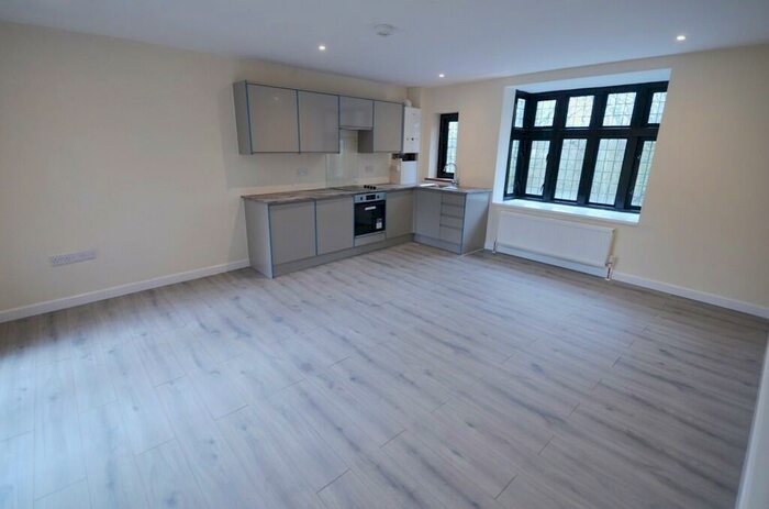 2 Bedroom Flat To Rent In Station Approach, Tadworth, Surrey, KT20